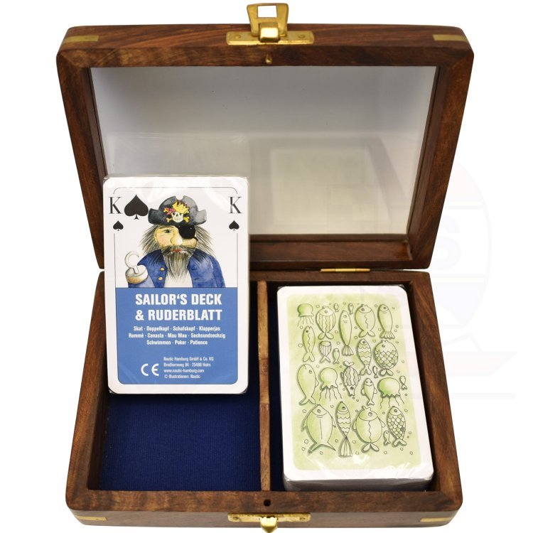 Maritimes Kartendeck in Holzkiste